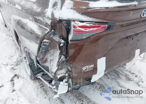 2022 Toyota Sienna Xle z USA, uszkodzony, nr VIN 5TDJRKEC2NS108360